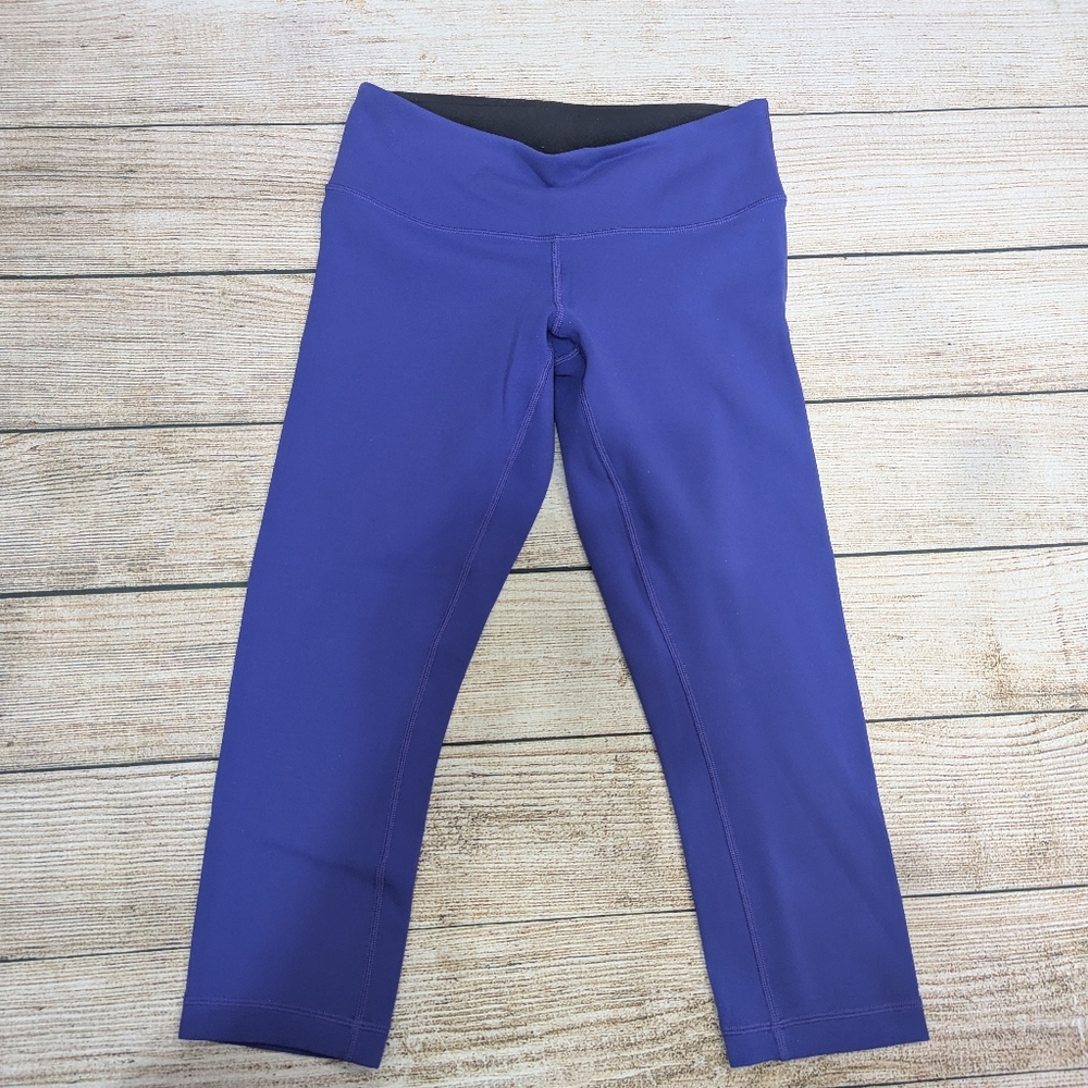 Lululemon Capri Yoga Pants Reversible Purple and Black EUC Size 6